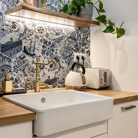 Apartment Chic & Comfort Homes In # 3 *