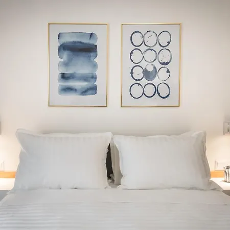 Apartment Chic & Comfort Homes In # 3 *