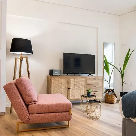 아파트 Chic & Comfort Homes In # 3 *